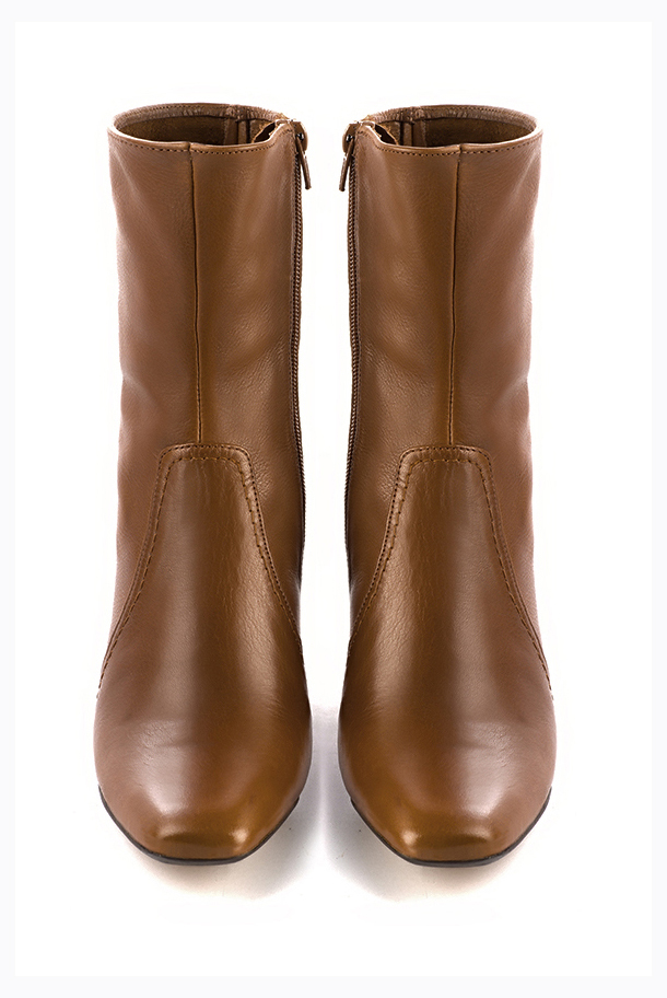 Caramel brown women's ankle boots with a zip on the inside. Square toe. Medium block heels. Top view - Florence KOOIJMAN